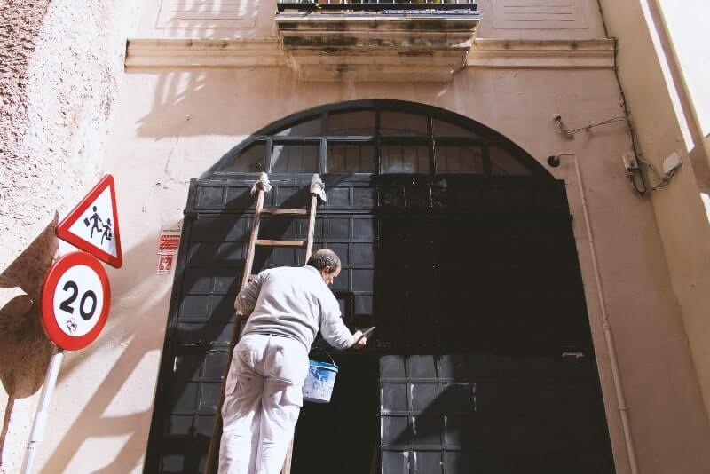 Man painting a commercial building | McAuliffe Painting